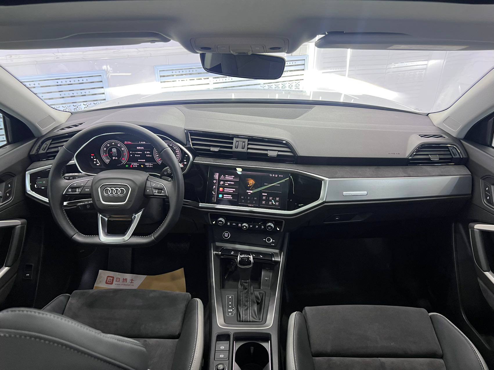 Audi Q3 2022 — салон